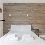 Bright 2 Bedroom Flat In Lambeth With Balcony
