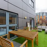 Bright 2 Bedroom Flat In Lambeth With Balcony
