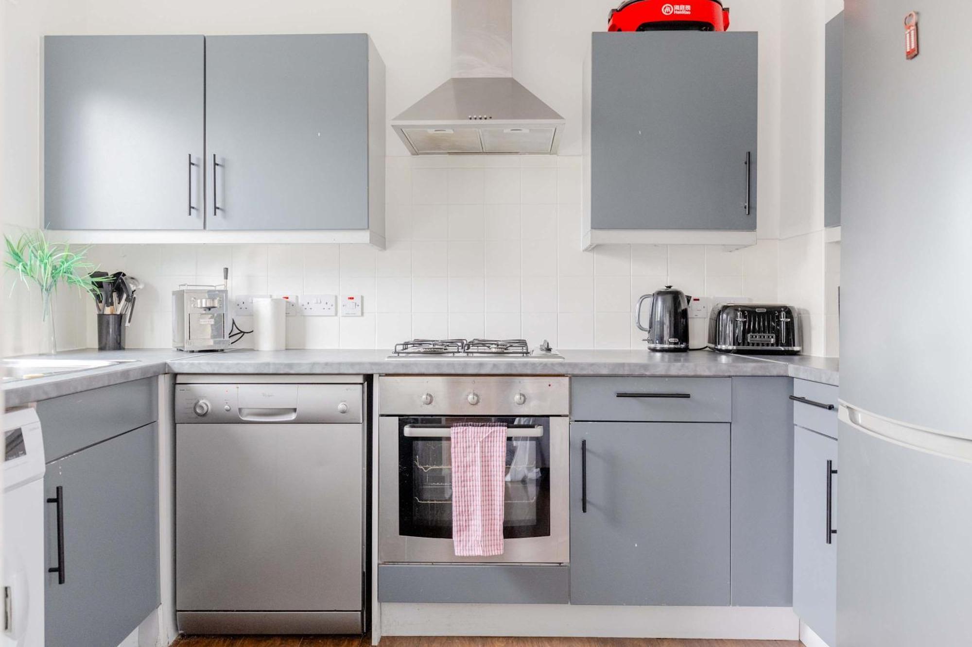 Bright 2 Bedroom Flat In Lambeth With Balcony * London