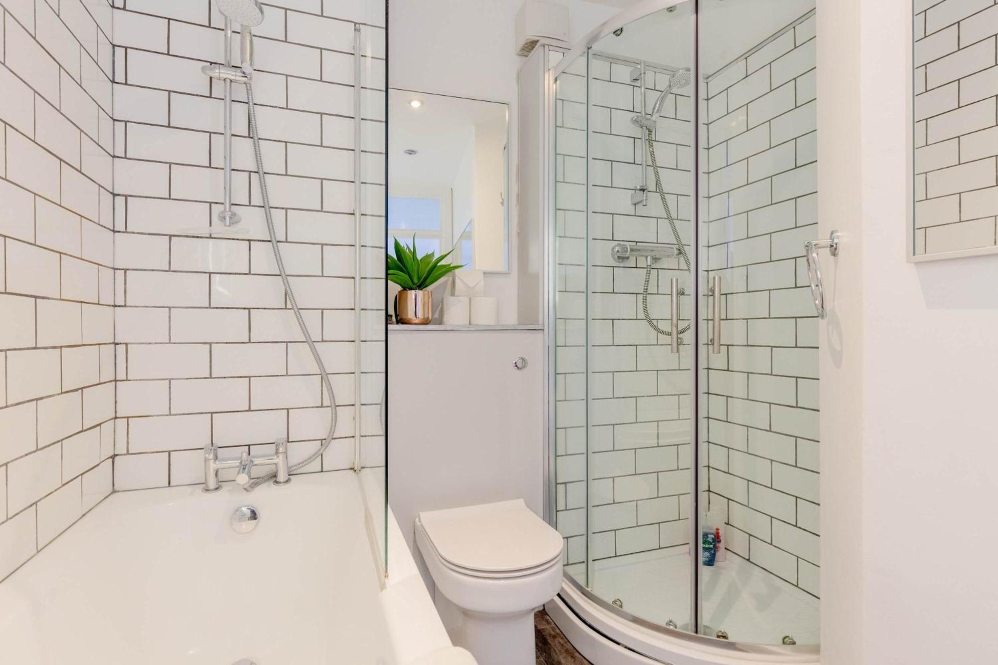 Bright 2 Bedroom Flat In Lambeth With Balcony Apartment