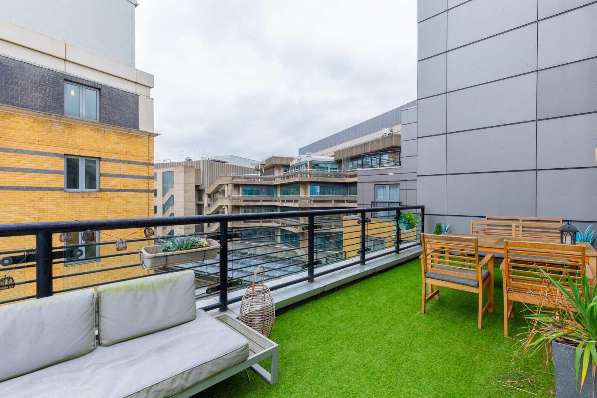 Bright 2 Bedroom Flat In Lambeth With Balcony * London