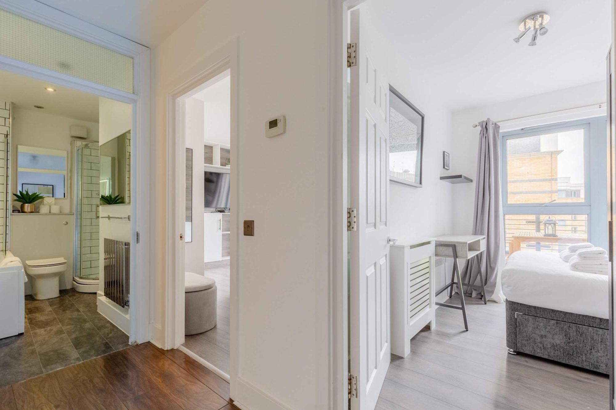 Bright 2 Bedroom Flat In Lambeth With Balcony London