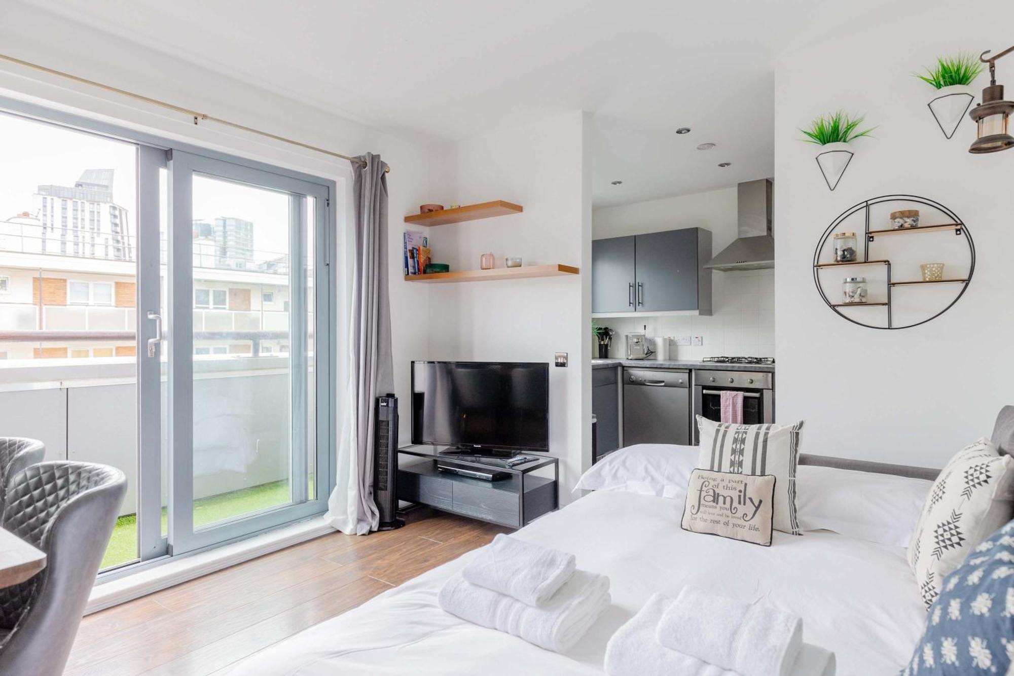 Bright 2 Bedroom Flat In Lambeth With Balcony London