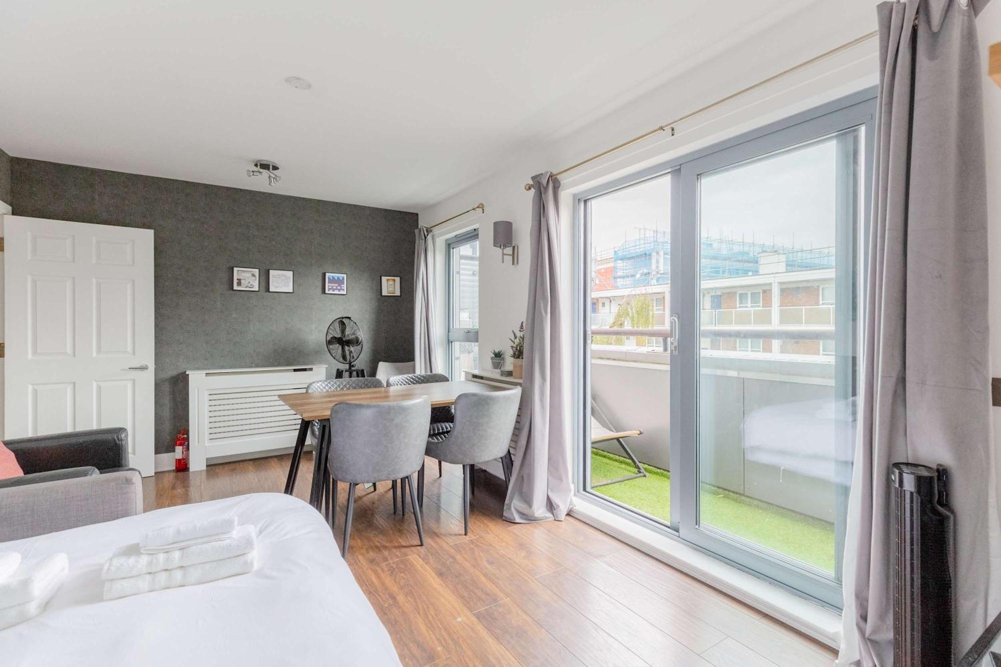 Bright 2 Bedroom Flat In Lambeth With Balcony Apartment *