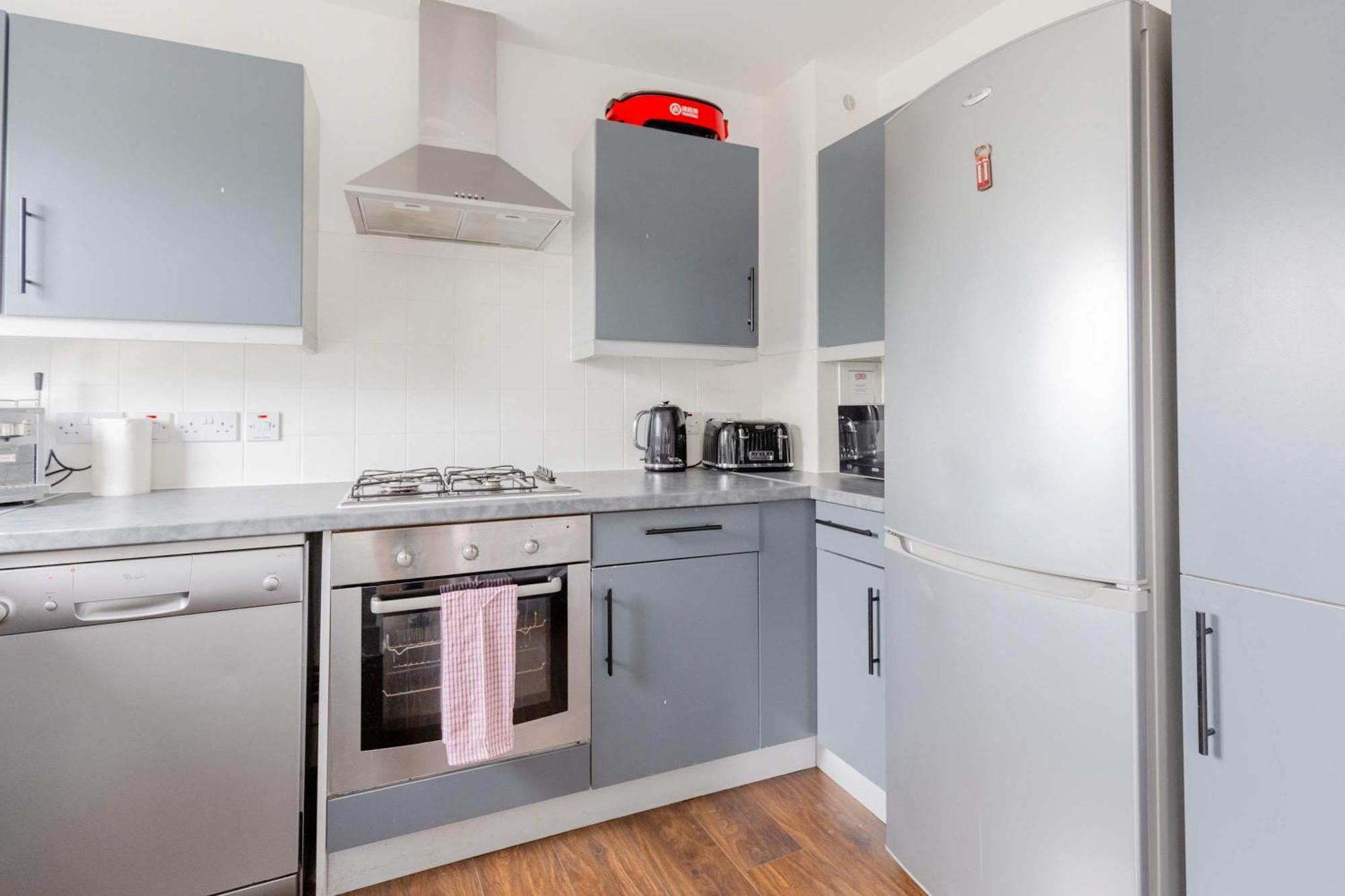 Bright 2 Bedroom Flat In Lambeth With Balcony London