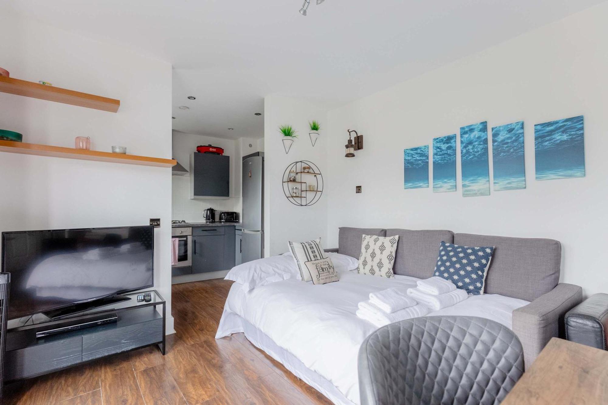 Bright 2 Bedroom Flat In Lambeth With Balcony Apartment