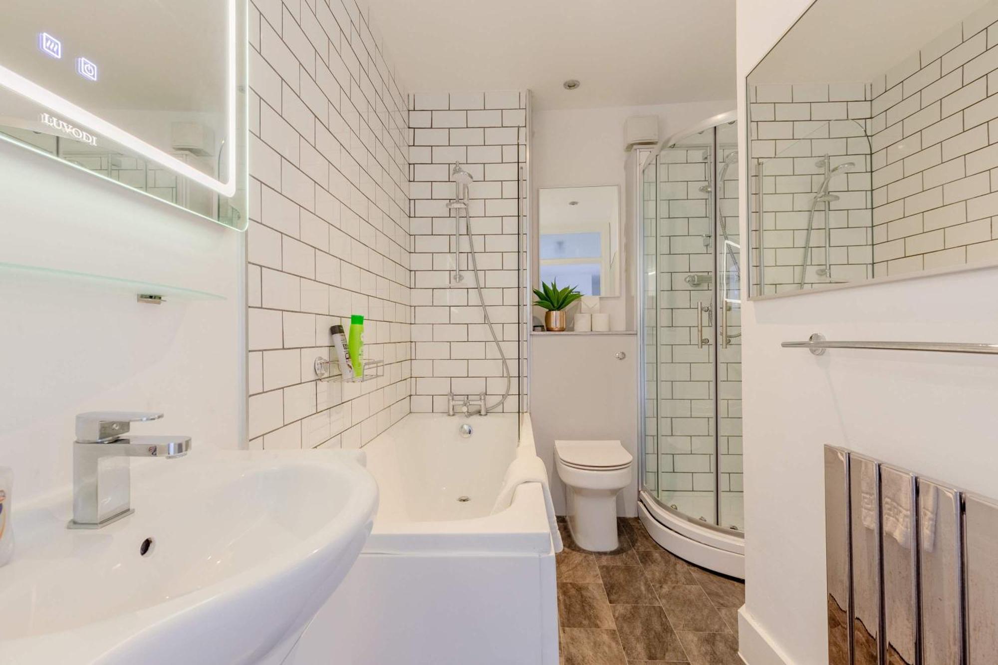 Bright 2 Bedroom Flat In Lambeth With Balcony *
