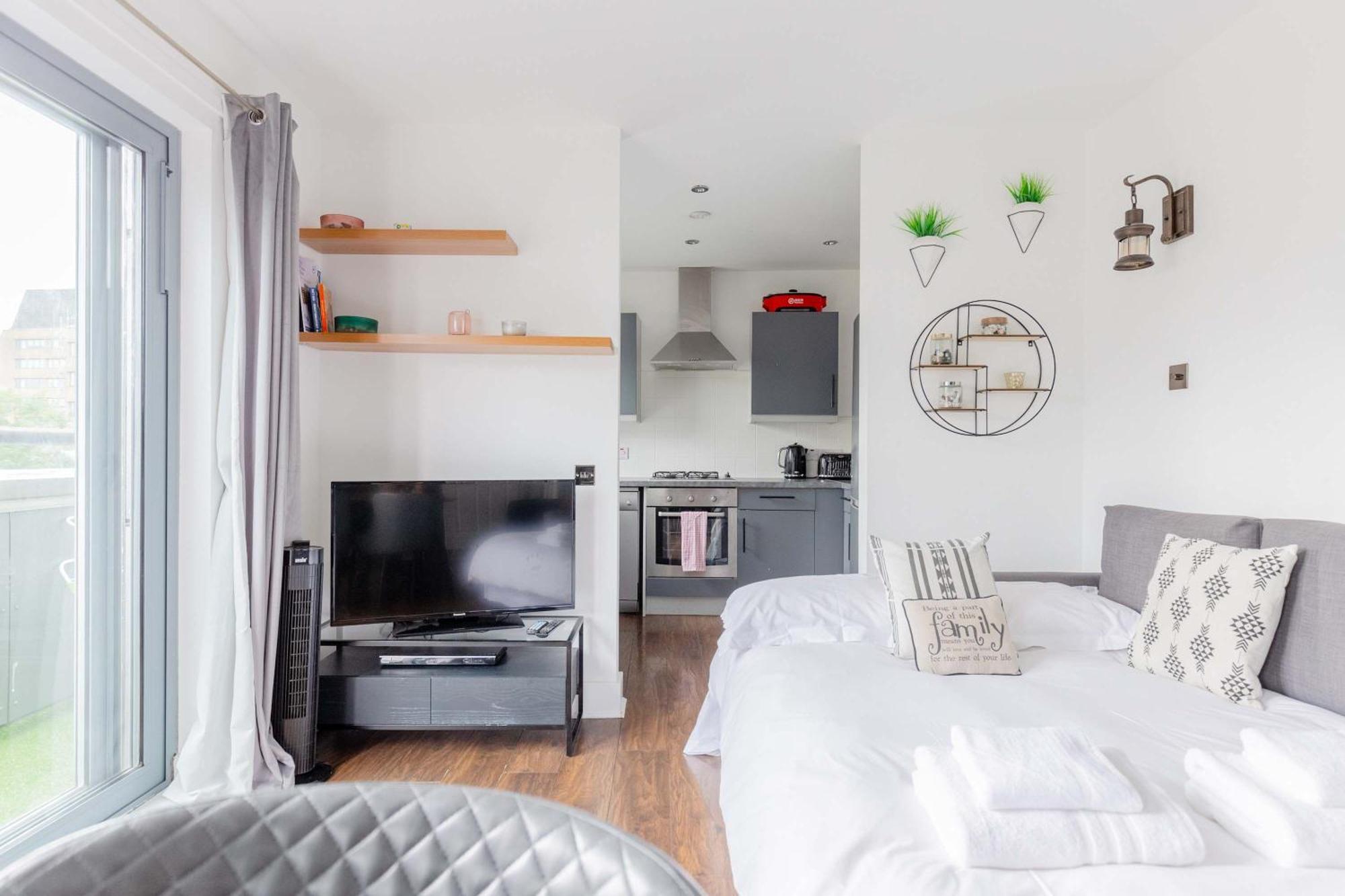 Bright 2 Bedroom Flat In Lambeth With Balcony Apartment