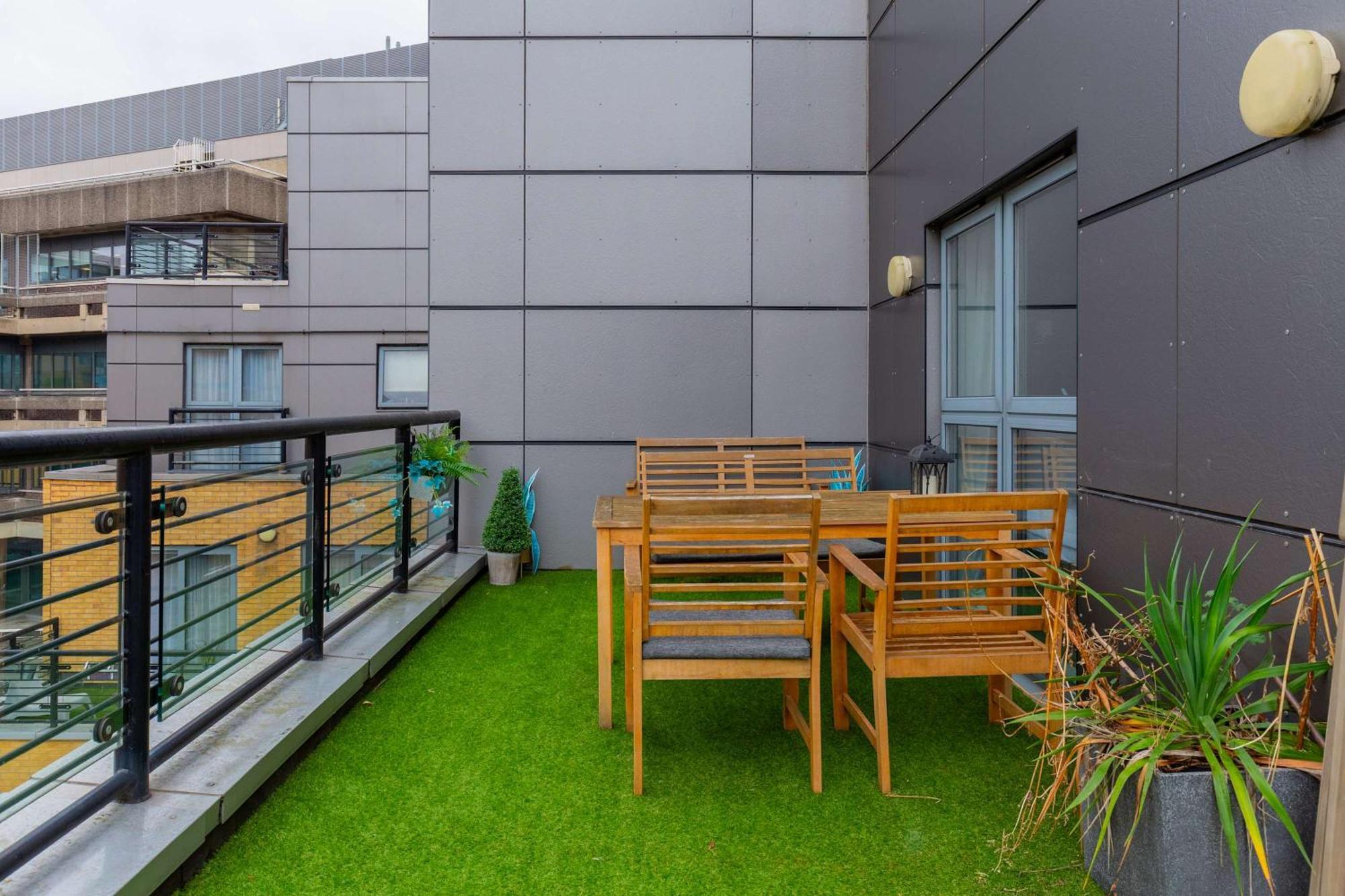 Bright 2 Bedroom Flat In Lambeth With Balcony *
