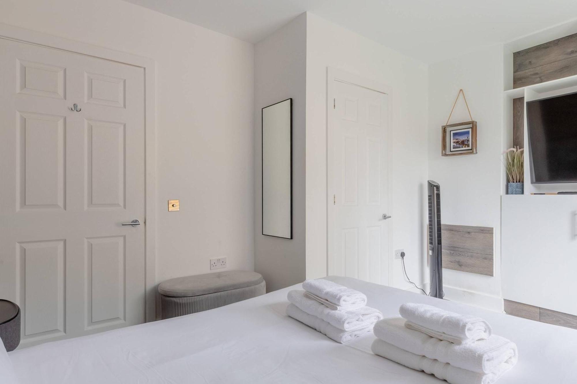 Bright 2 Bedroom Flat In Lambeth With Balcony * London